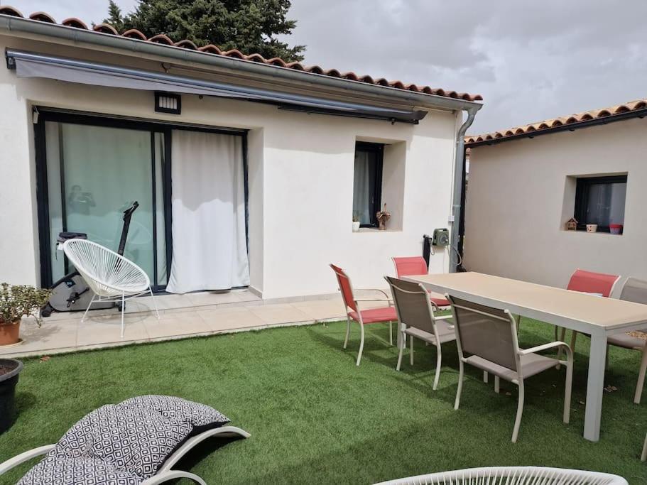 Holiday home Rognac Centre Au Calme Maison Entiere 5 Couchages Et Jardin *